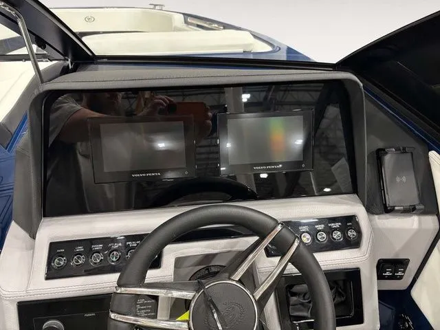 Slide: The Image of Cobalt R4 Surf 2026 - 14