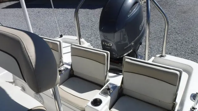 Slide: The Image of NauticStar 211 Angler 2018 - 11