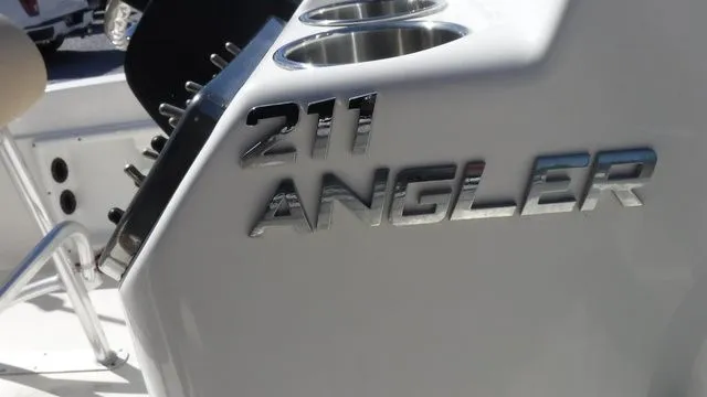 Slide: The Image of NauticStar 211 Angler 2018 - 14