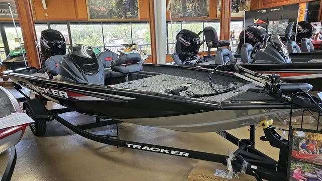 Slide: The Image of Tracker Pro Team 175 TF 2026 - 24
