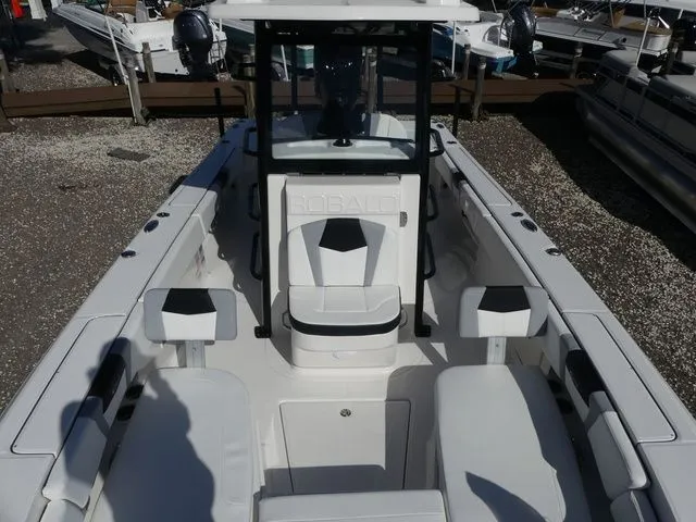Slide: The Image of Robalo 266 Cayman SD 2026 - 14
