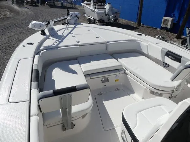 Slide: The Image of Robalo 266 Cayman SkyDeck 2026 - 12