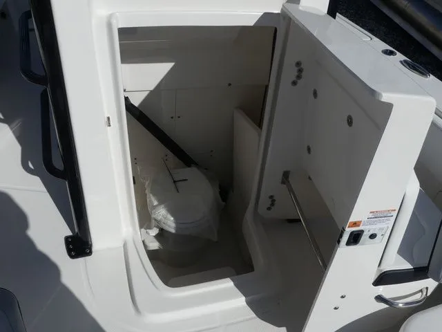 Slide: The Image of Robalo 266 Cayman SkyDeck 2026 - 15