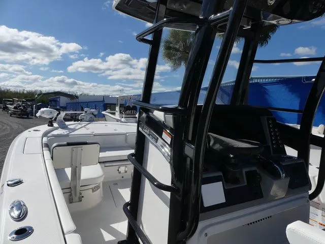 Slide: The Image of Robalo 266 Cayman SkyDeck 2026 - 18