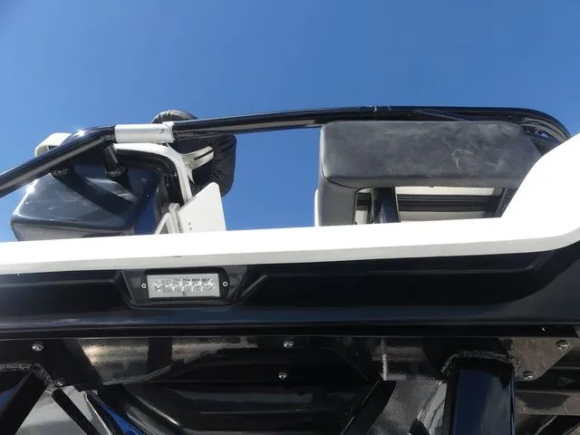 Slide: The Image of Robalo 266 Cayman SkyDeck 2026 - 19