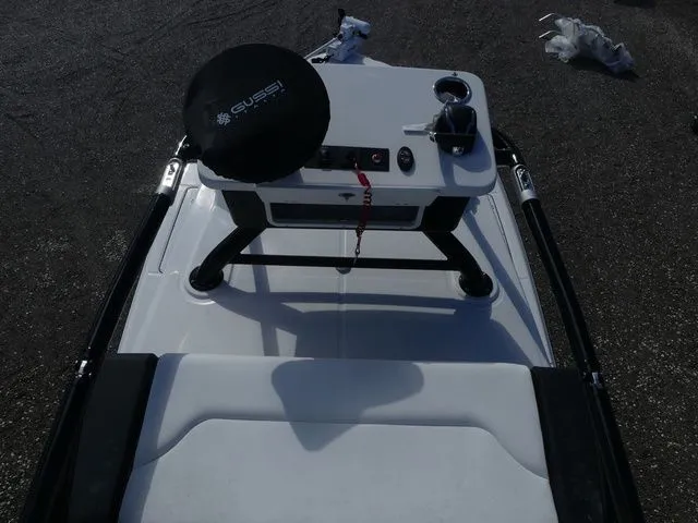 Slide: The Image of Robalo 266 Cayman SkyDeck 2026 - 20