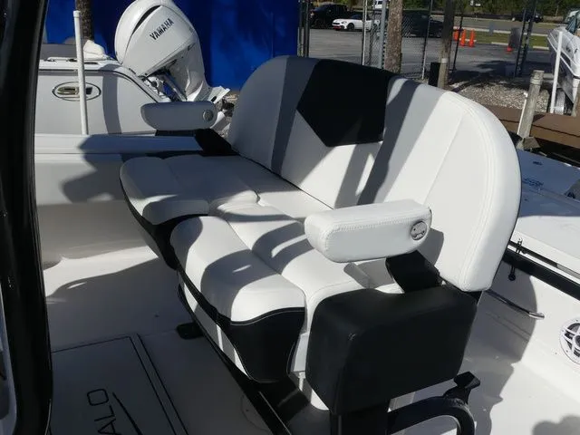 Slide: The Image of Robalo 266 Cayman SkyDeck 2026 - 23