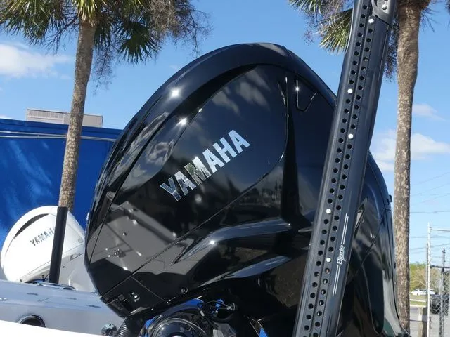 Slide: The Image of Robalo 266 Cayman SkyDeck 2026 - 9