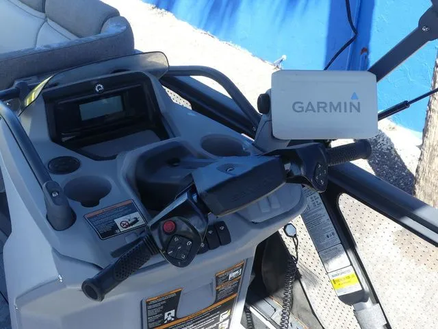 Slide: The Image of Sea-Doo Switch Cruise 18 2023 - 11