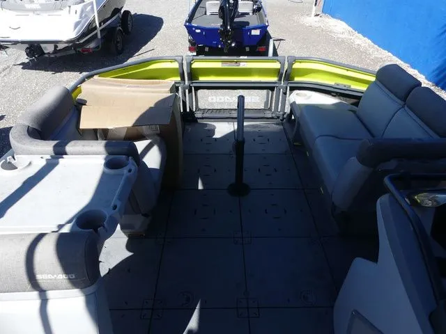 Slide: The Image of Sea-Doo Switch Cruise 18 2023 - 12