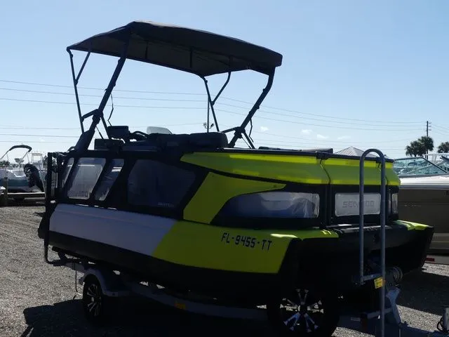 Slide: The Image of Sea-Doo Switch Cruise 18 2023 - 3