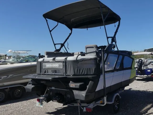 Slide: The Image of Sea-Doo Switch Cruise 18 2023 - 4