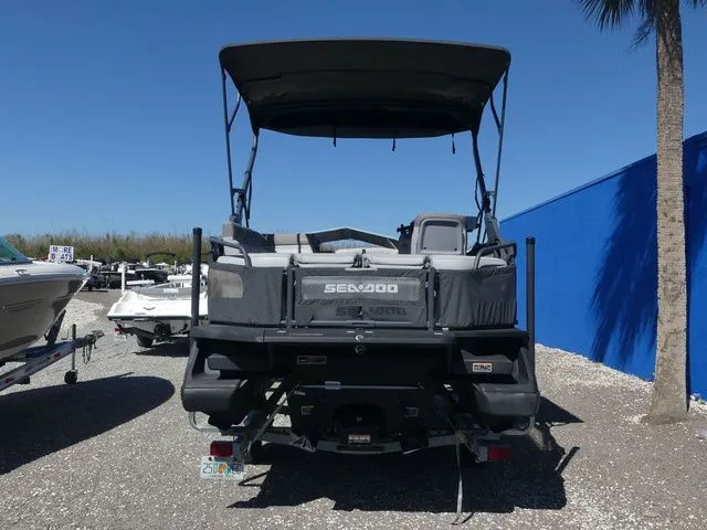 Slide: The Image of Sea-Doo Switch Cruise 18 2023 - 5