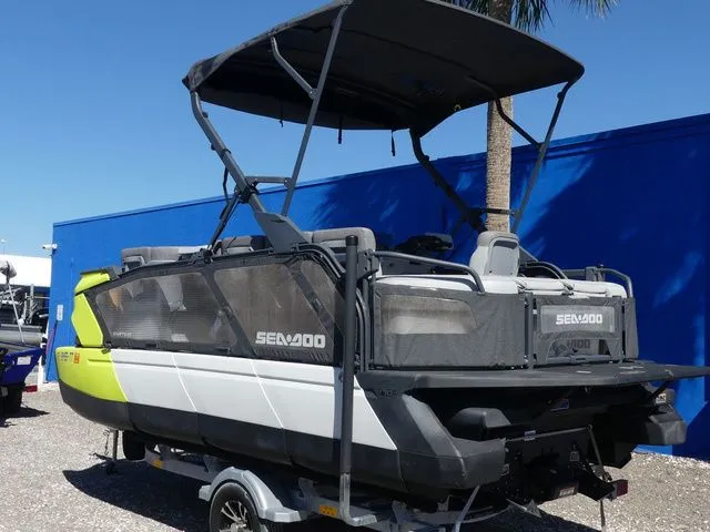 Slide: The Image of Sea-Doo Switch Cruise 18 2023 - 6