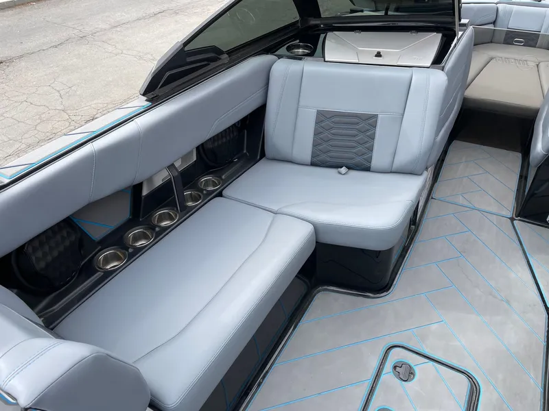 Slide: The Image of Malibu 26 LSV 2024 - 11