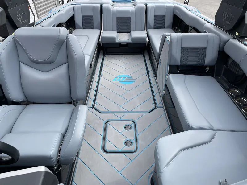 Slide: The Image of Malibu 26 LSV 2024 - 13