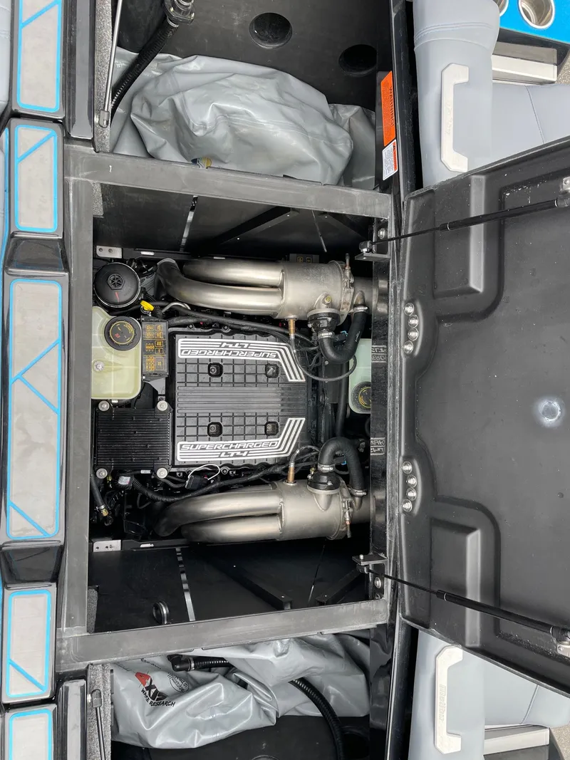 Slide: The Image of Malibu 26 LSV 2024 - 15