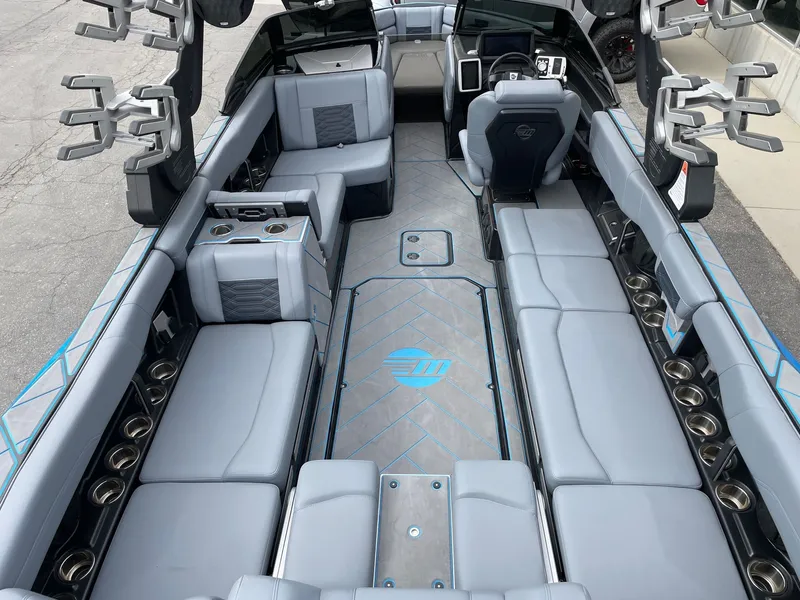 Slide: The Image of Malibu 26 LSV 2024 - 6