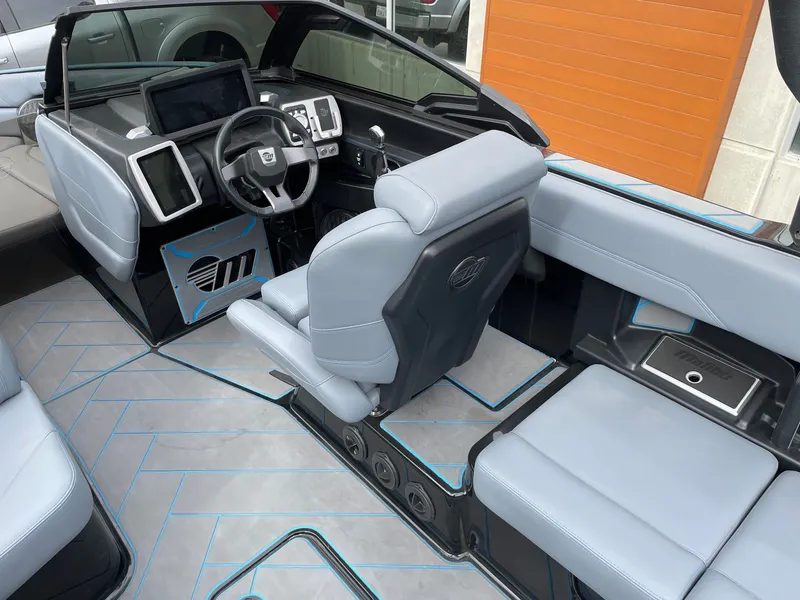 Slide: The Image of Malibu 26 LSV 2024 - 7