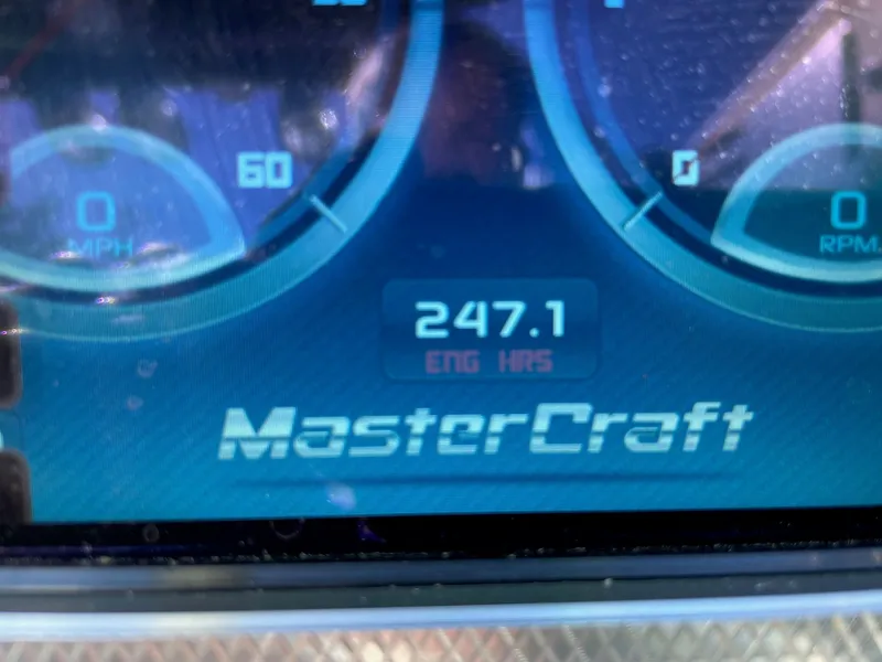 Slide: The Image of MasterCraft XStar 2013 display showing 247.1 engine hours. - 13