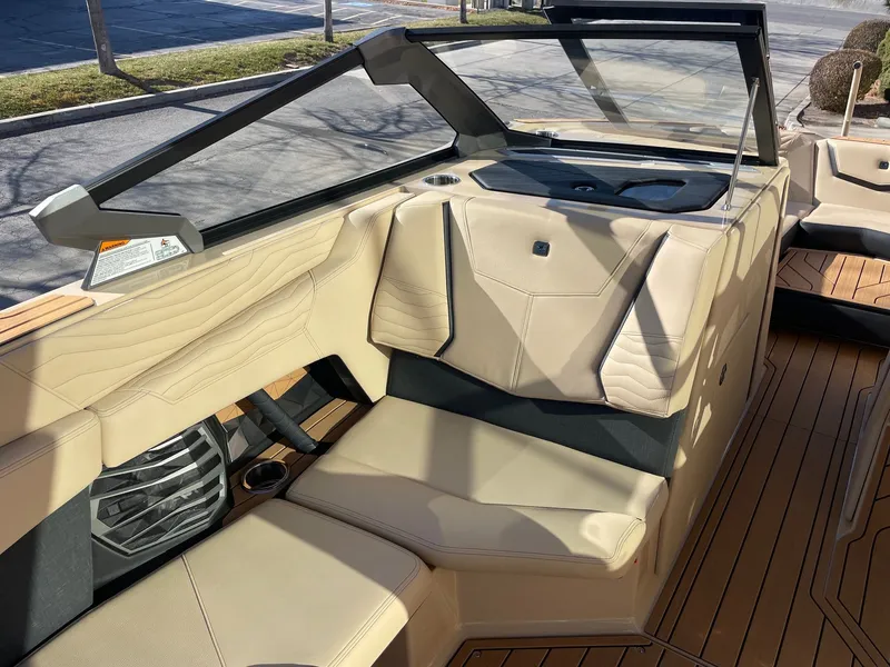 Slide: The Image of Nautique G23 2026 - 10