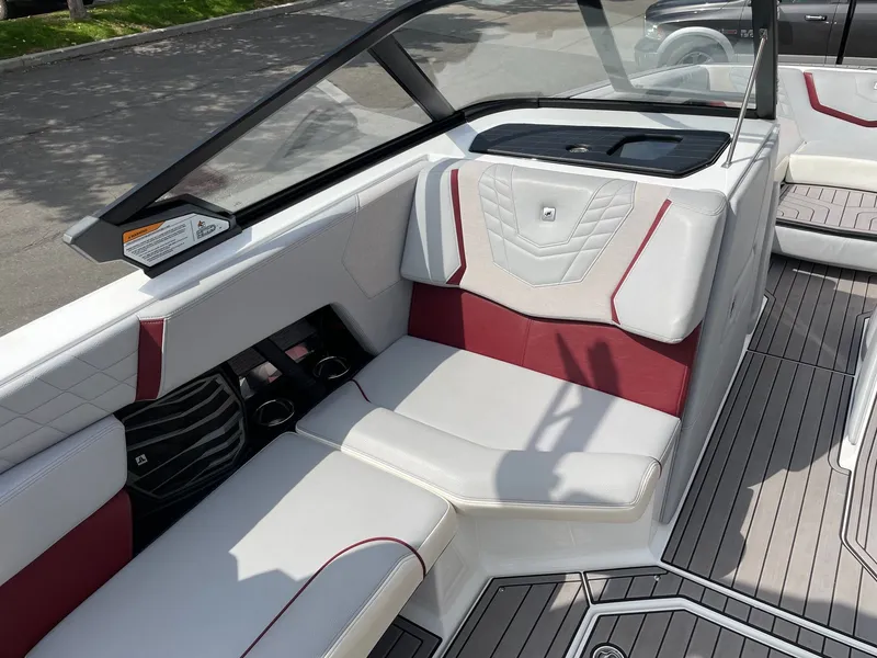 Slide: The Image of Nautique G23 2023 - 10