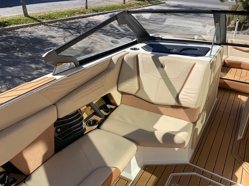 Slide: The Image of Nautique G23 2026 - 10