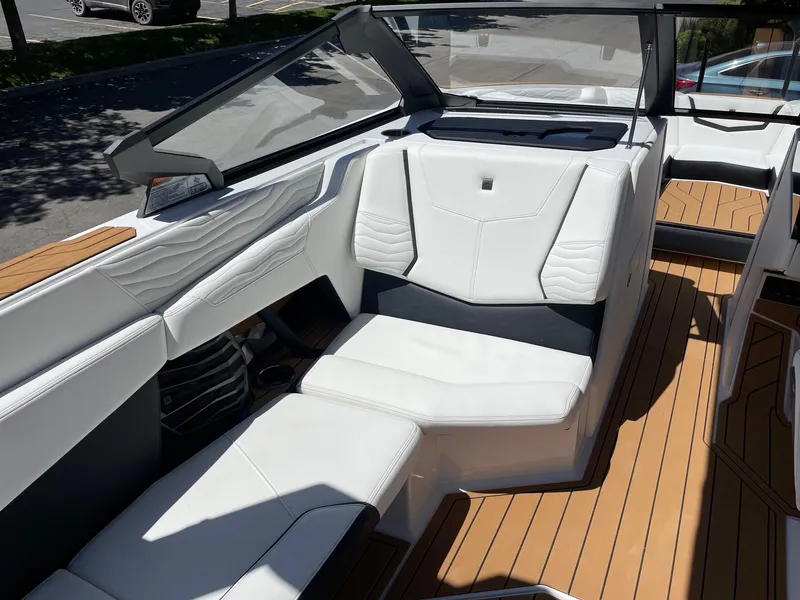 Slide: The Image of Nautique G25 2025 - 10