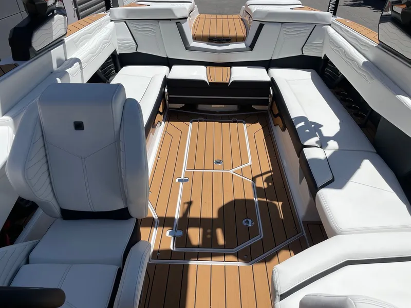 Slide: The Image of Nautique G25 2025 - 12