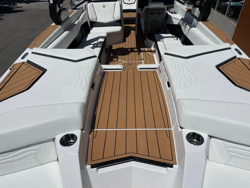 Slide: The Image of Nautique G25 2025 - 4