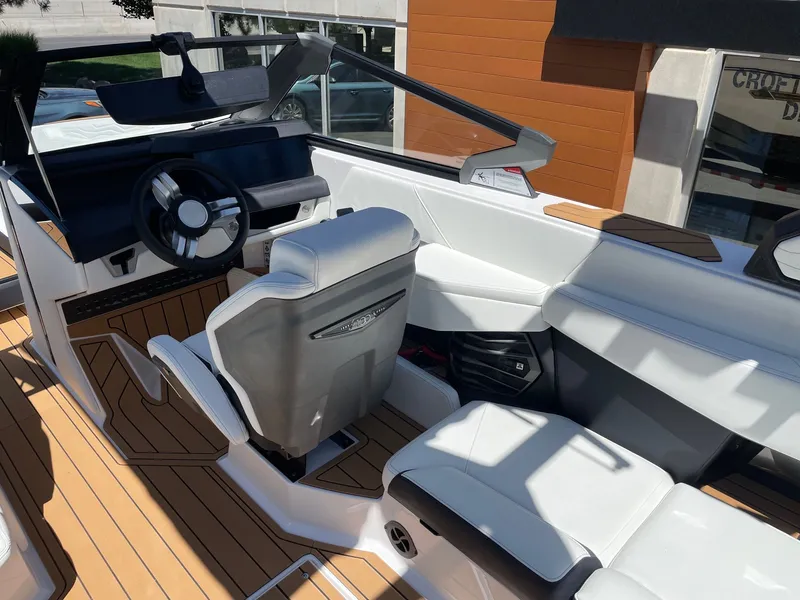 Slide: The Image of Nautique G25 2025 - 6