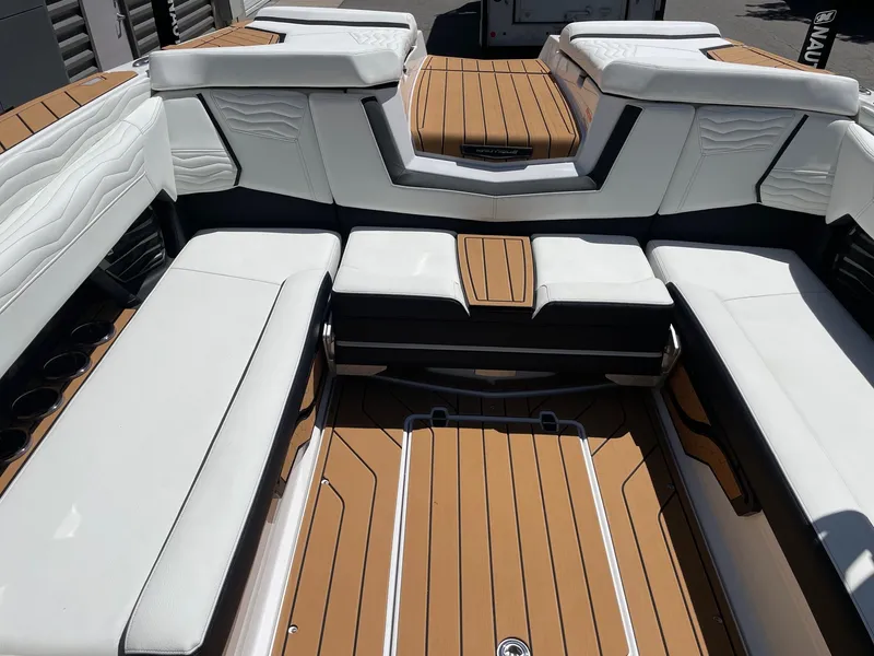 Slide: The Image of Nautique G25 2025 - 8