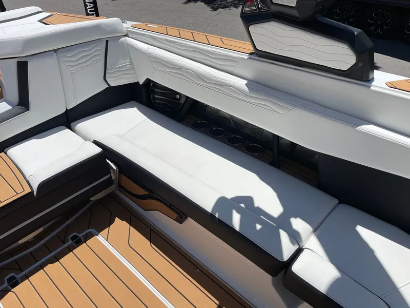 Slide: The Image of Nautique G25 2025 - 9