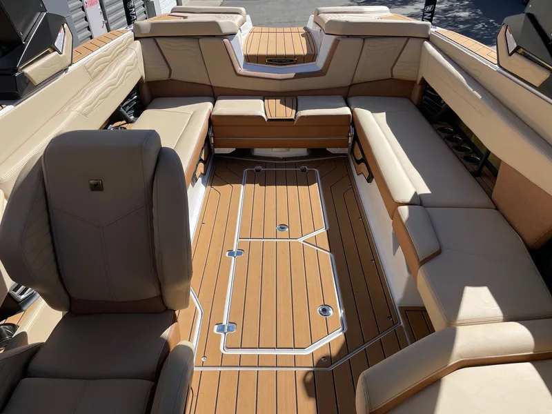 Slide: The Image of Nautique G25 2026 - 12