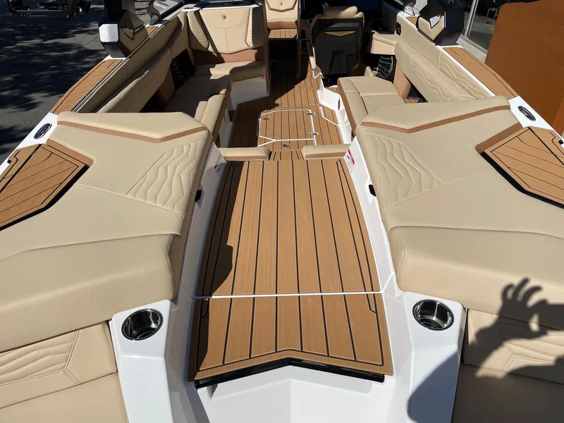 Slide: The Image of Nautique G25 2026 - 4