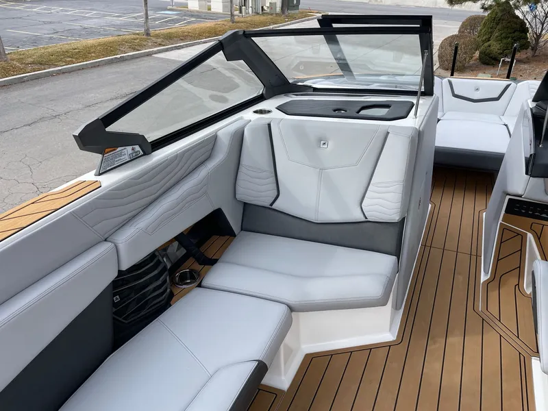 Slide: The Image of Nautique G25 2025 - 10