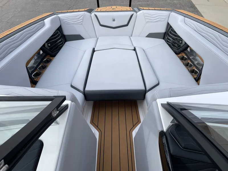 Slide: The Image of Nautique G25 2025 - 11