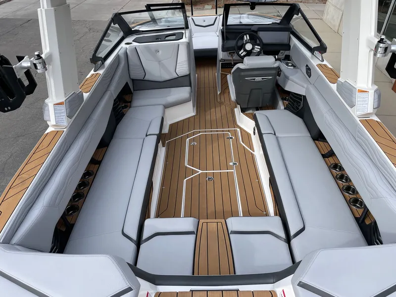 Slide: The Image of Nautique G25 2025 - 5