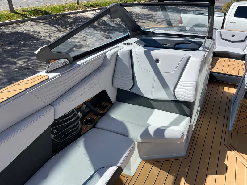 Slide: The Image of Nautique G25 2026 - 10