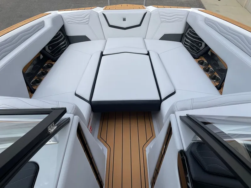 Slide: The Image of Nautique G25 2026 - 11