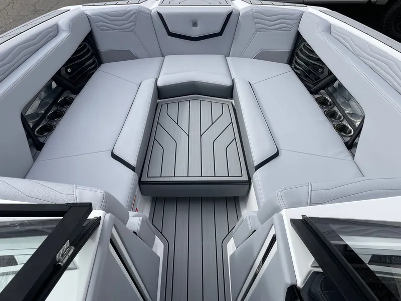 Slide: The Image of Nautique G25 2026 - 11