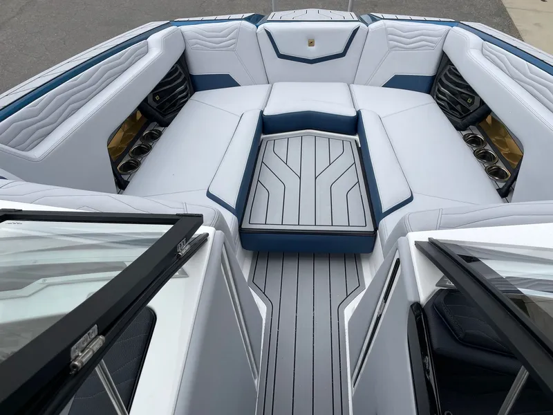 Slide: The Image of Nautique G25 2026 - 11