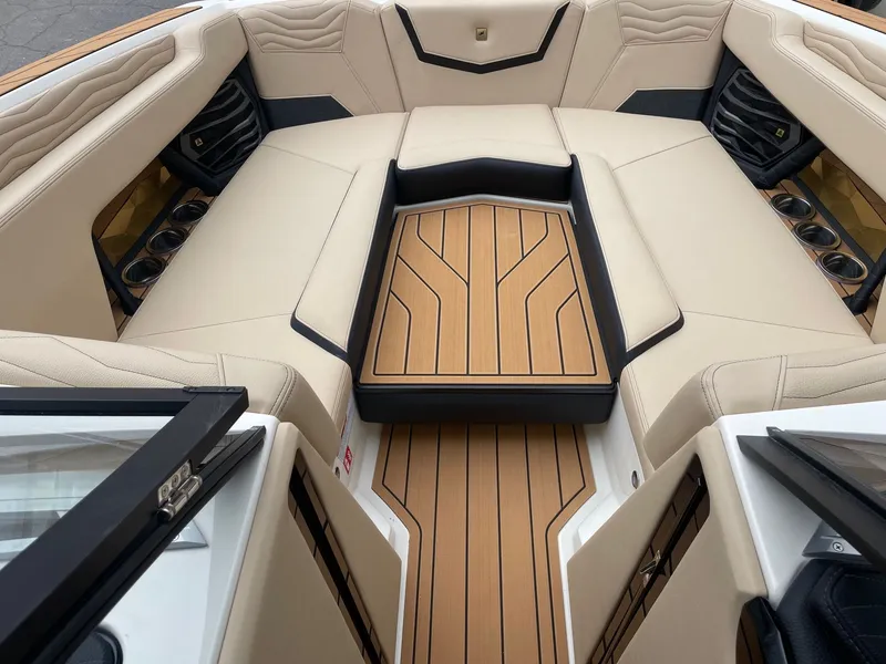 Slide: The Image of Nautique G25 2026 - 11