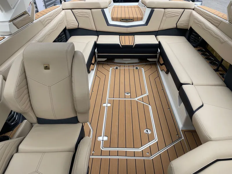 Slide: The Image of Nautique G25 2026 - 12