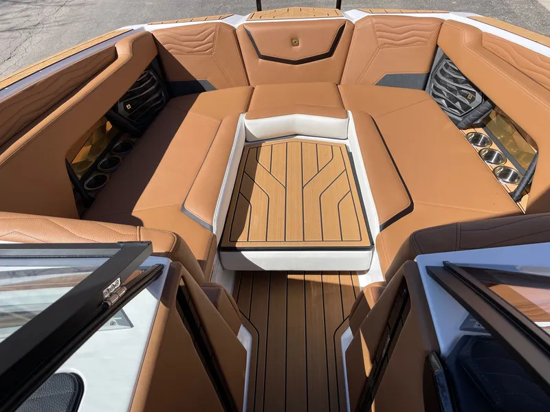 Slide: The Image of Nautique G25 2026 - 11