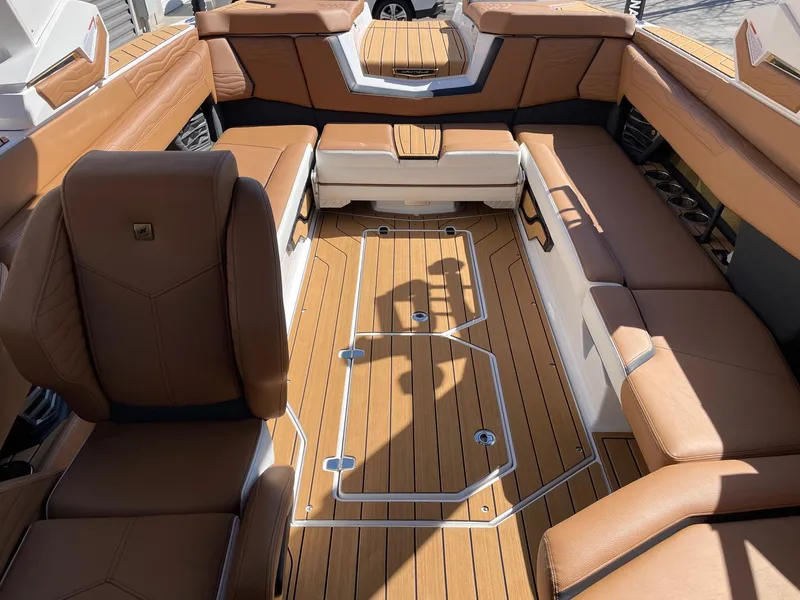 Slide: The Image of Nautique G25 2026 - 12