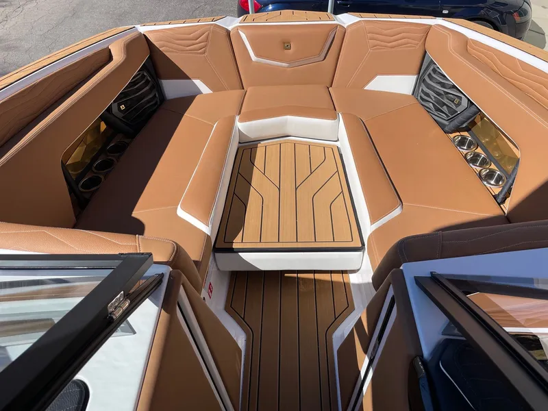 Slide: The Image of Nautique G25 2026 - 11