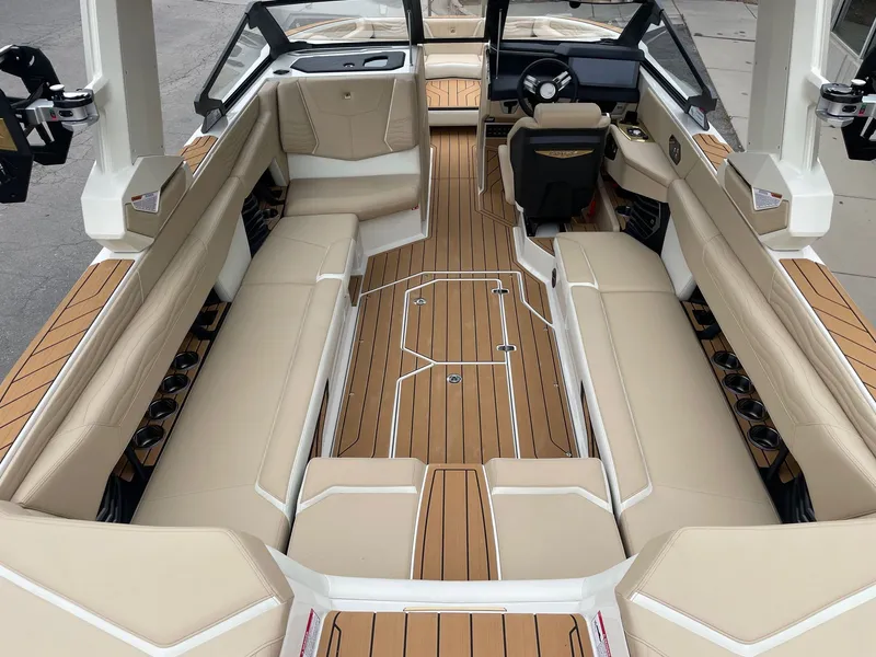 Slide: The Image of Nautique G25 2026 - 5