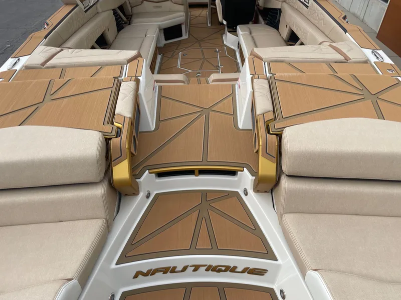 Slide: The Image of Nautique Super Air Nautique G25 Paragon 2026 - 4