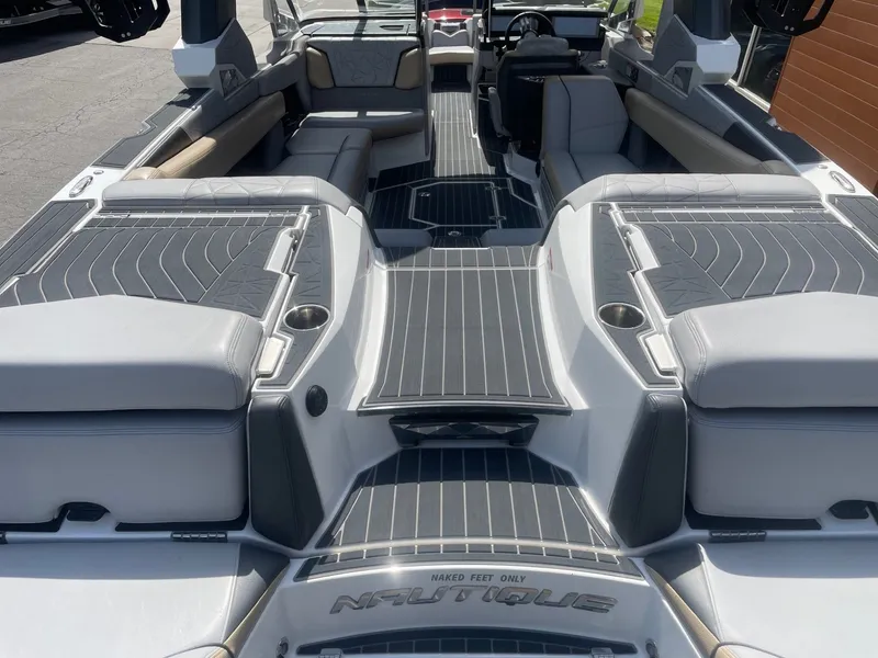 Slide: The Image of Nautique Super Air Nautique G25 Paragon 2021 - 4